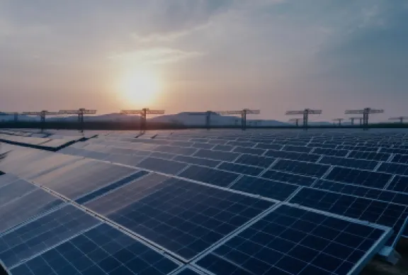 2015 Proiecte fotovoltaice dezvoltate in Portugalia Italia Bulgaria si Grecia Ferma de panouri solare vazuta din lateral